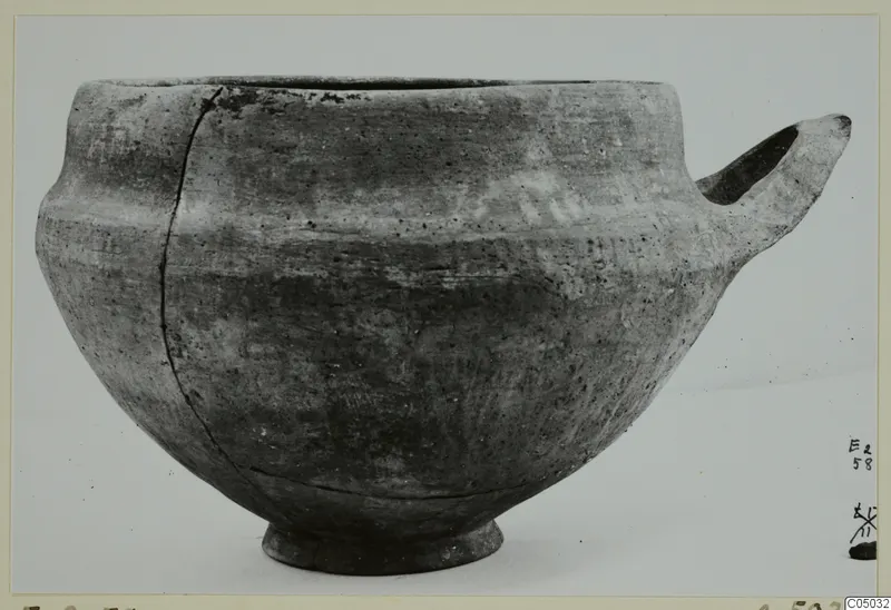 Base-Ring Ware pottery vessel with a single handle and ring base, from Enkomi