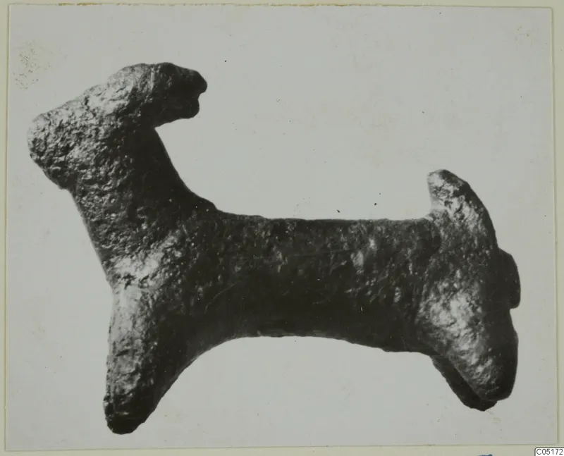Small bronze figurine of a stylised animal from Lapithos, seen from the side
