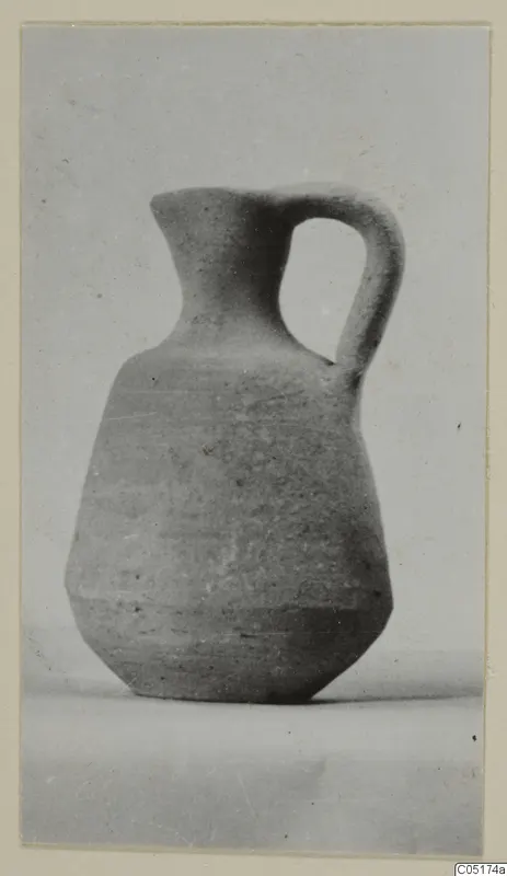 Pottery jug with a single loop handle from Tomb 5 at Kountoura Trachonia