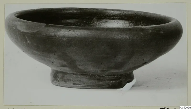 Cypro-Hell. I bowl, shown in side view with a flaring rim and short ring foot