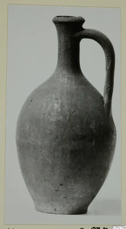 Single-handled jug from Cypro-Hell. I, with a long neck and rounded body