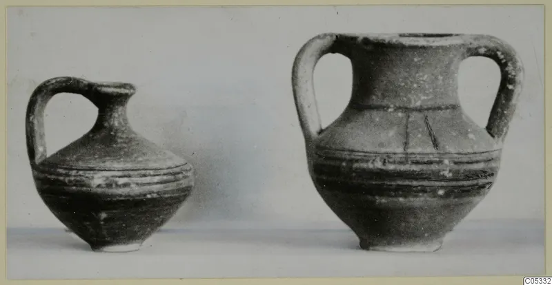 Juglet and amphoriskos from Tomb 7 at Marion, standing side by side against a plain background.