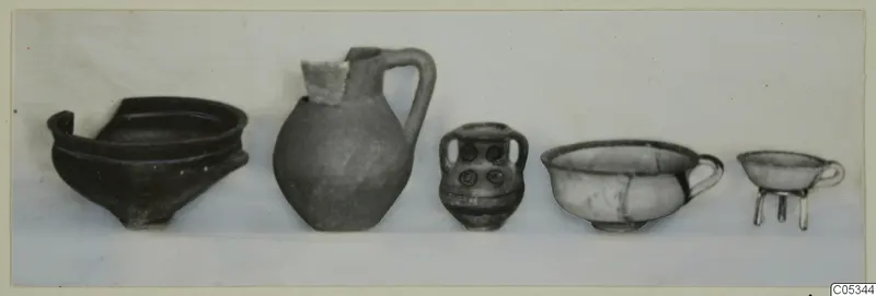 Five pottery vessels from Marion, Tomb 86: bowls and jars set in a row.