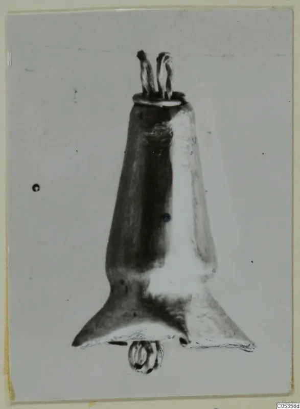 Gold jewellery from Vouni: a tapered object with a flat collar, two curled projections at the top and a small loop below