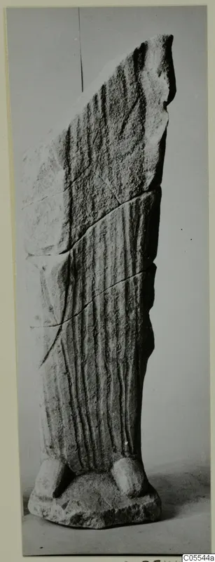 Limestone sculpture from Mersinaki with vertical grooves, a broken sloping top and two block-like feet at the base