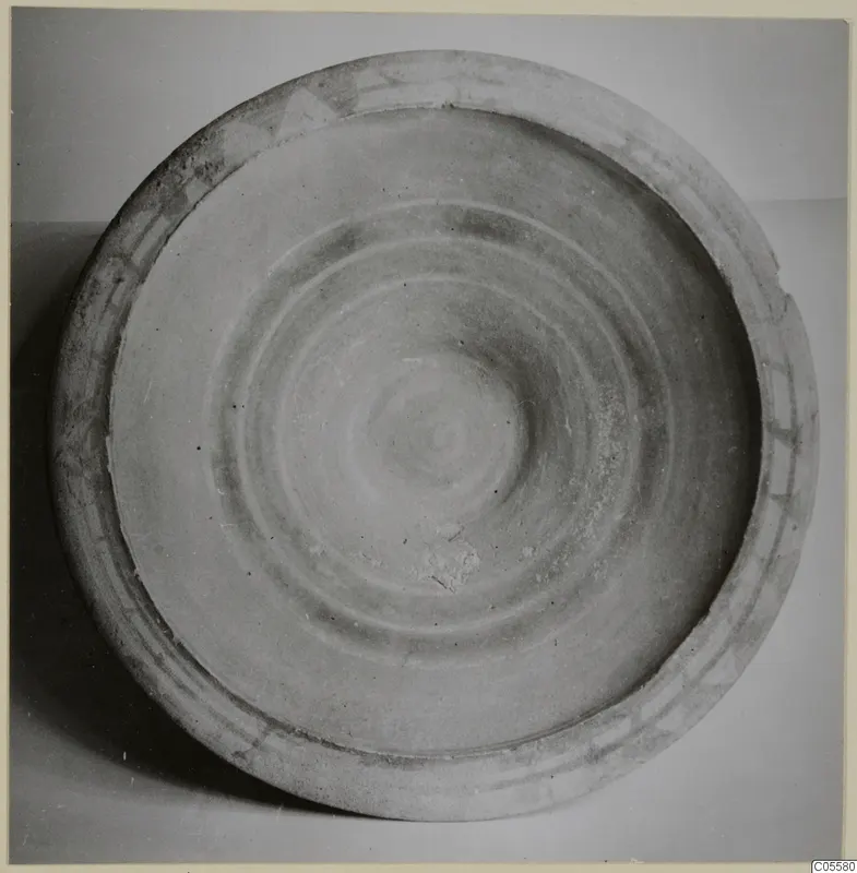 Pottery bowl, Bichrome-Red ware, seen from above, with concentric rings on its interior and painted bands on the rim