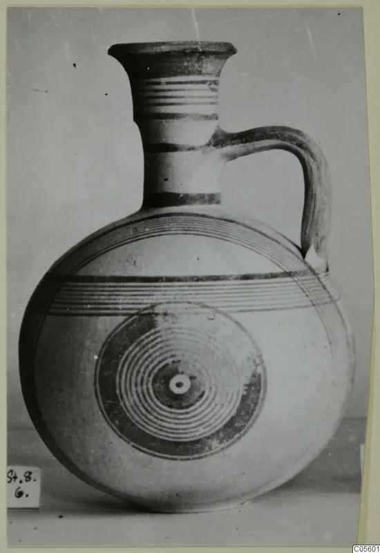 Jug with a flaring rim and strap handle, Pottery Bichrome III, with concentric rings on the body