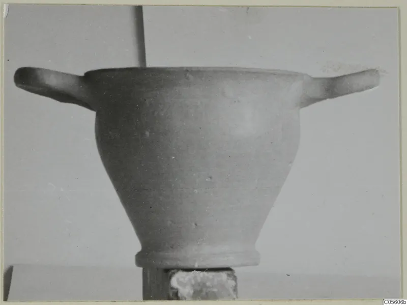 Pottery skyphos, Stroke Polished Ware, with two horizontal handles, seen from the side