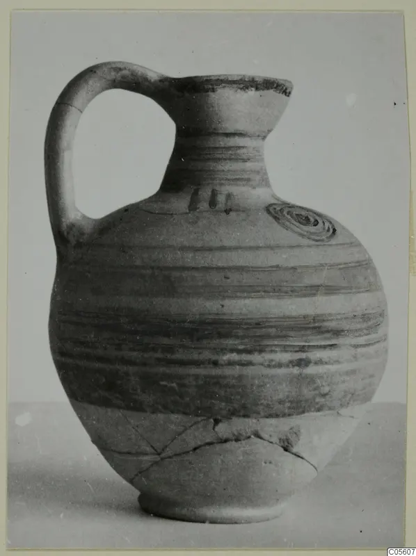 Jug of Pottery Bichrome V with a loop handle, horizontal bands and a concentric circle motif on the shoulder