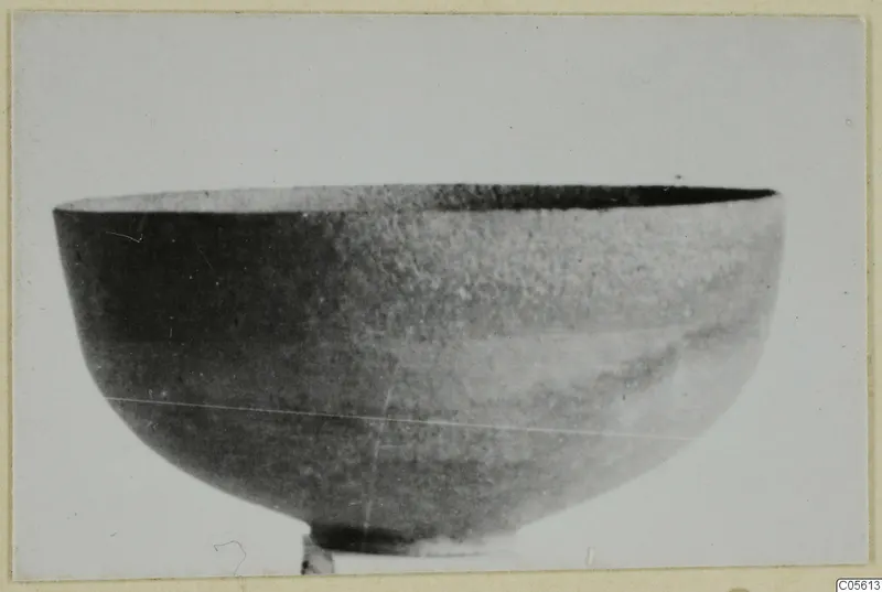 Pottery Black-on-Red II-IV bowl, side view