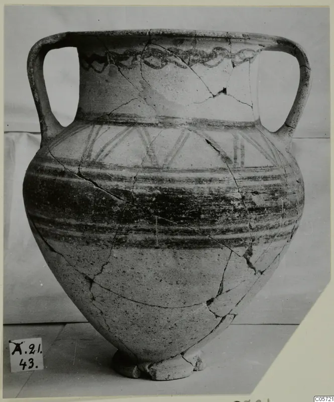 White Painted I amphora from Amathus with two handles and dark painted bands