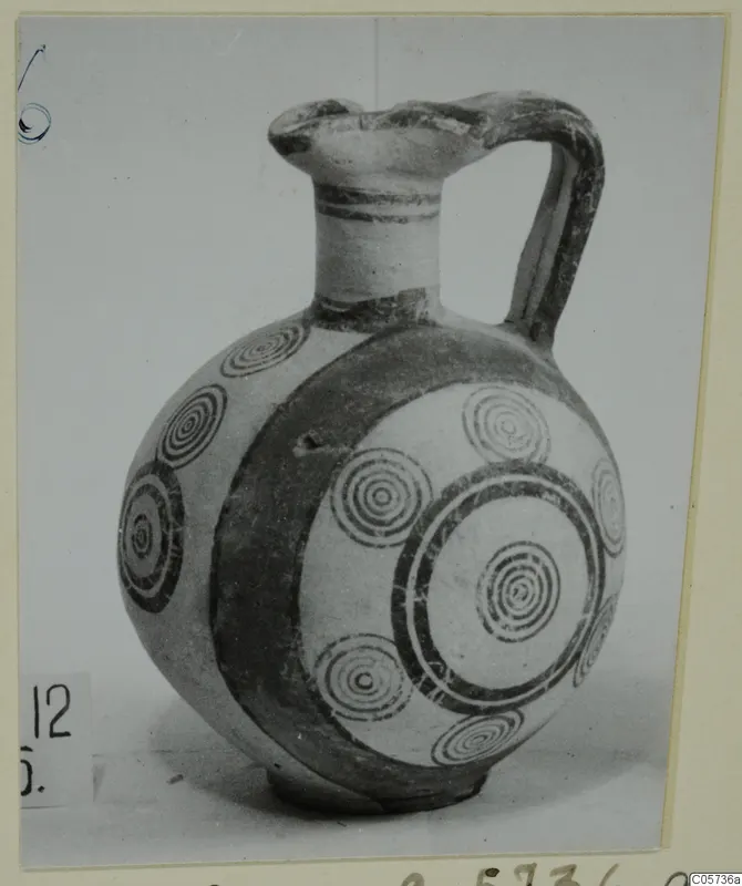 Jug decorated with concentric circles, Pottery Bichrome IV, from Stylli, shown on a photo mount