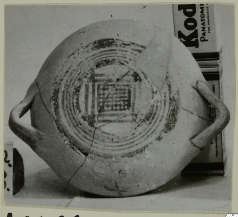 White Painted I bowl with concentric painted rings and a cross-hatched central square, seen from above