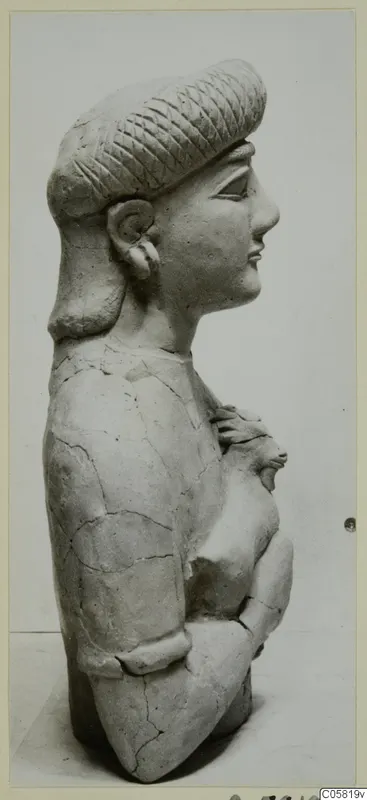Terracotta Neo-Cypriote statue: a bust seen in profile, with incised diagonal pattern on the hair
