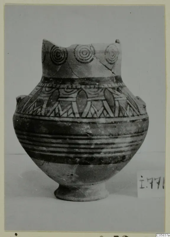 Pottery Bichrome IV amphora-crater from Idalion, with concentric circles and painted bands on a footed body