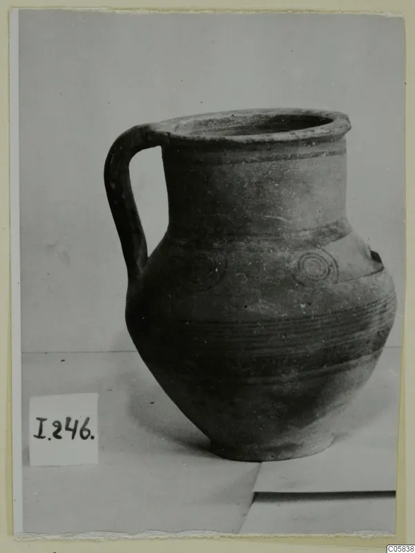 Pottery vessel with a single handle and concentric circle motifs on the shoulder, from Idalion.
