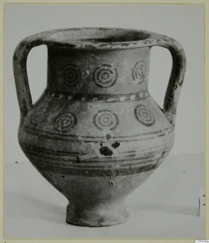 Two-handled pottery jar decorated with concentric circles and horizontal bands, from Idalion
