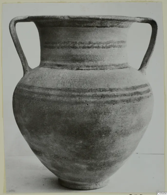 White Painted II two-handled jar from Amathus, tombs 1–9, shown on a pale surface