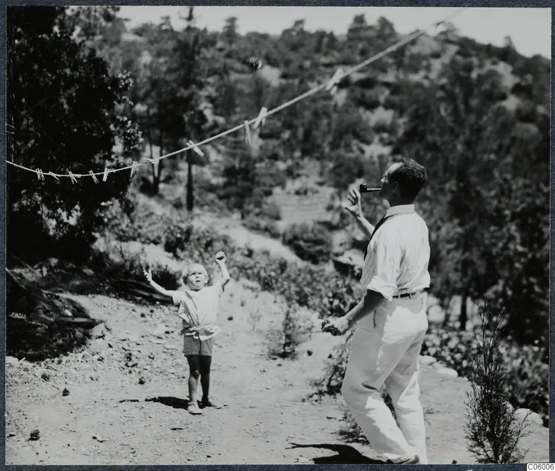 Probably Einar Gjerstad with son Stefan Gjerstad beside a clothesline on a track in Machairas