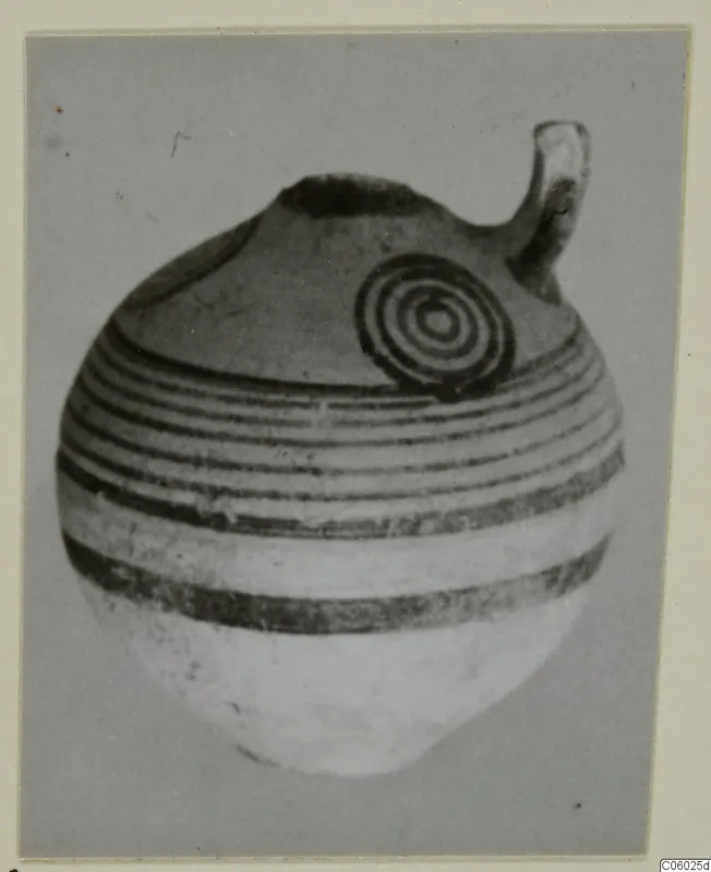 Pottery White Painted IV vessel with a loop handle, painted bands and a concentric-circle motif