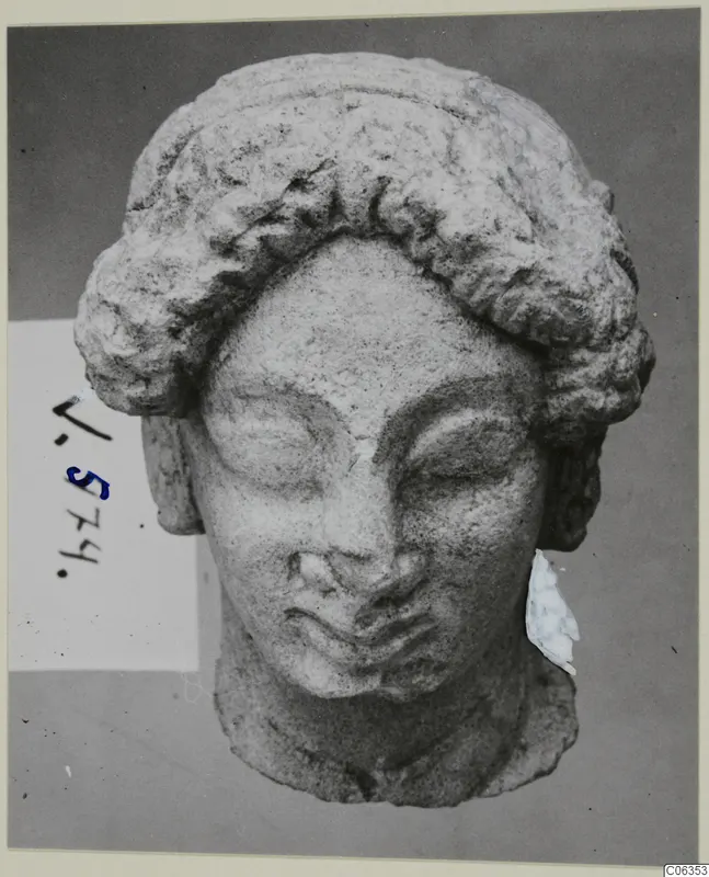 Limestone head fragment from Vouni, facing the camera