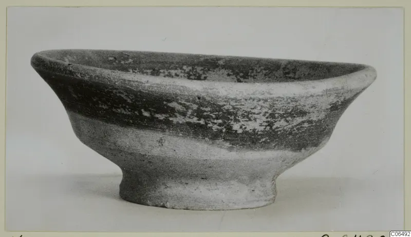 Cypro-Hell. I bowl, a shallow pottery bowl with a short foot, photographed from the side