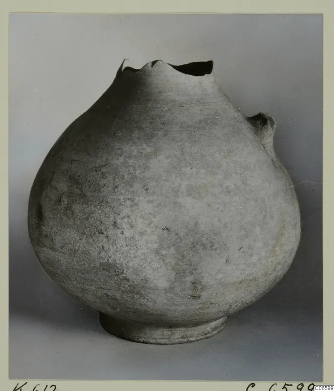 Cypro-Hell. I jug: globular pottery vessel with a broken, irregular rim and a short stub on one side