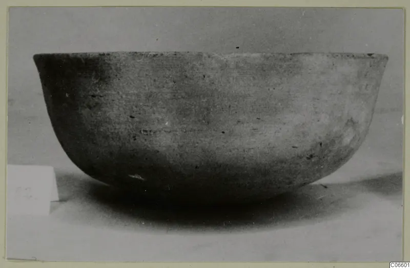Pottery Plain White VI bowl, shown from the side, from Vouni