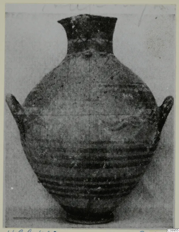 White Painted I amphora with two small handles and horizontal grooves on the lower body