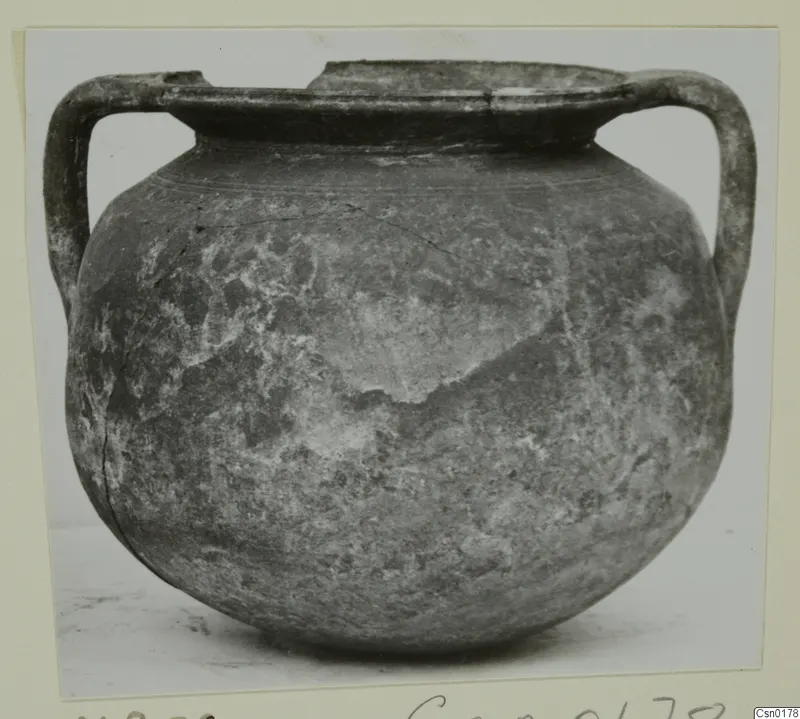 Cypro-Hell. I bowl with two loop handles and a wide rim, shown in side view on a card mount