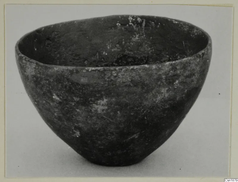 Red Polished I bowl from Vounous, deep and rounded, seen from the side