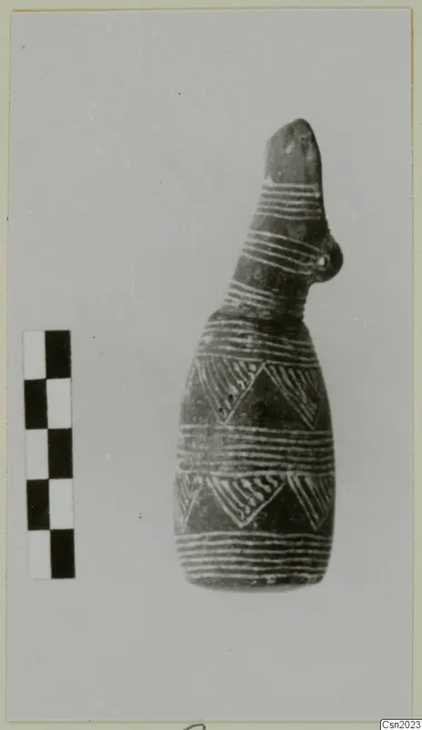 Pottery vessel with a tall narrow neck and white painted bands and triangles, beside a scale bar