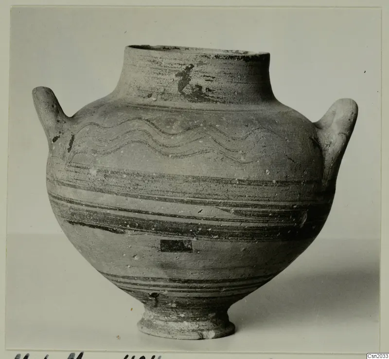 White Painted I amphora: a two-handled jar with wavy and horizontal painted bands