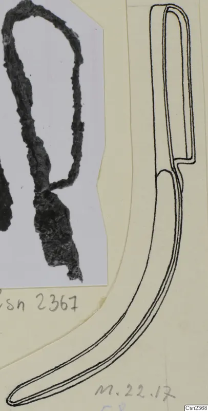 Iron strigil M.22.17: a corroded photograph beside an ink line drawing of the curved tool