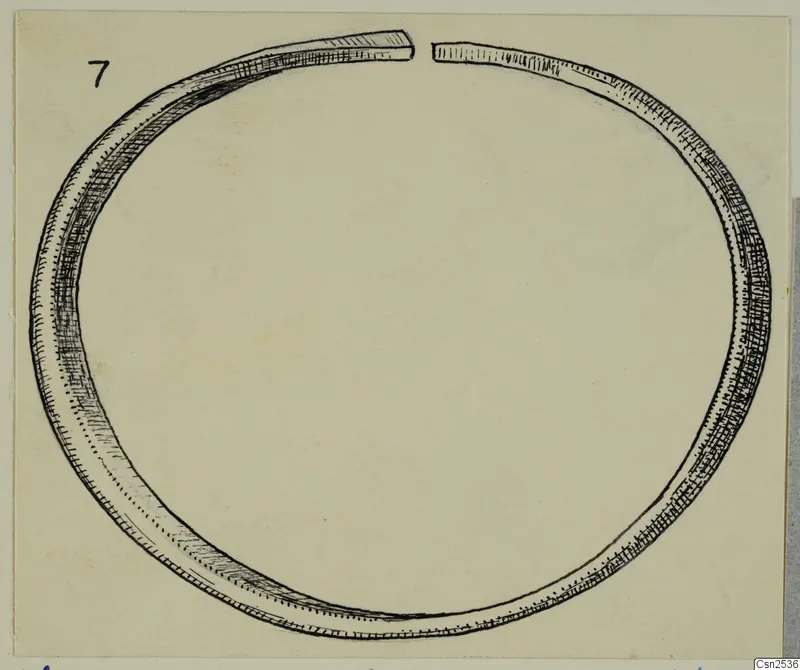 Field drawing of a silver bracelet from Vouni: an open ring with a gap at the top.
