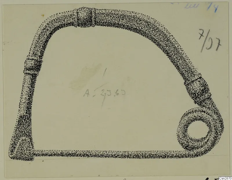 Field drawing of a bronze fibula with an arched bow, a coiled spring at one end and a straight foot at the other.