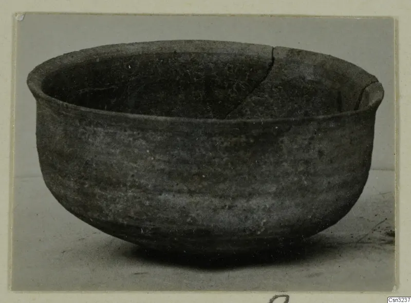 Pottery Plain White VII bowl from Vouni, seen from the side with its rim slightly flared
