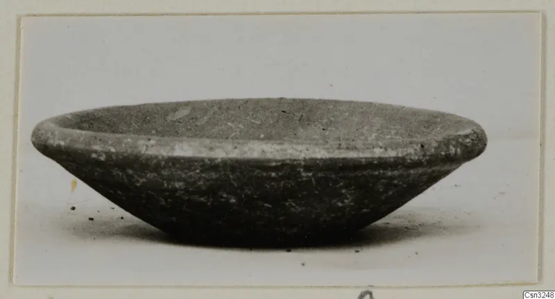 Shallow bowl from Idalion, Plain White IV-V, seen from the side