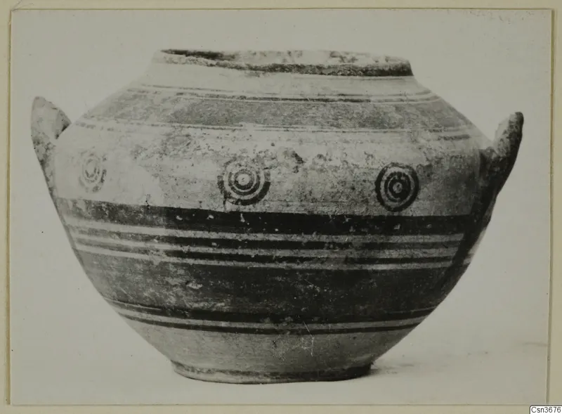 Bichrome IV jug with two handles, banded decoration and concentric-circle motifs