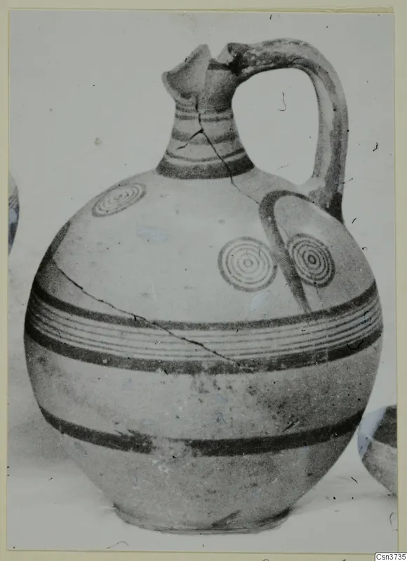 Pottery Bichrome V jug with a single handle, painted bands and concentric circles on the body