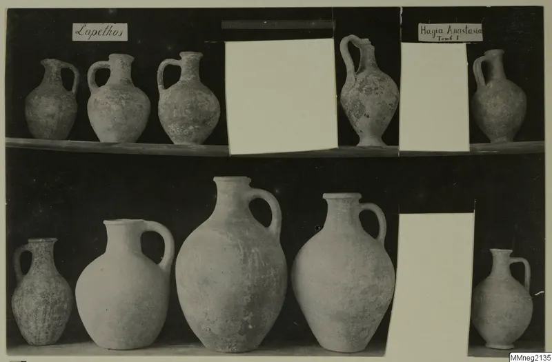 Jars with patterns from Lapithos Markides, T.1