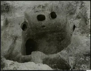 Tomb 316 at Lapithos, Vrysi tou Barba: excavated tomb chamber with round openings in its back wall