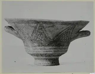 White Painted I bowl from Lapithos with two horizontal handles and triangular painted decoration