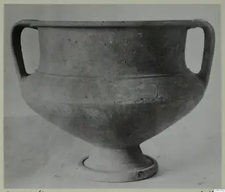 Pottery Plain White I-III amphora with two handles and a ring foot, from the Kastros tombs at Lapithos