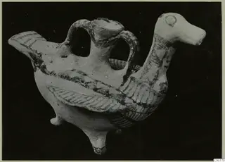 Pottery vessel with an animal head, White Painted II, with a long neck, two loop handles and three short legs