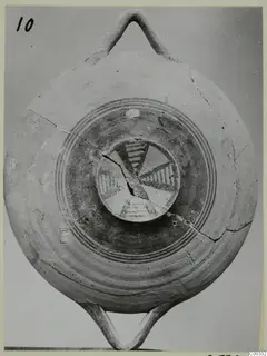 White Painted I bowl from Lapithos, Kastros tombs, seen from above with its handles at top and bottom