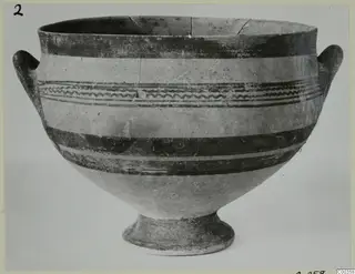 White Painted I bowl from Lapithos, Kastros tombs, with two loop handles and dark painted bands