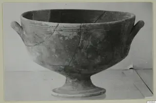 Footed bowl with two side handles, from the Kastros tombs at Lapithos, shown in side view