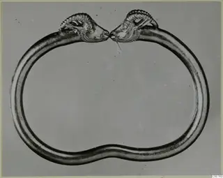 Bracelet with two animal heads facing each other, Vouni metalwork series