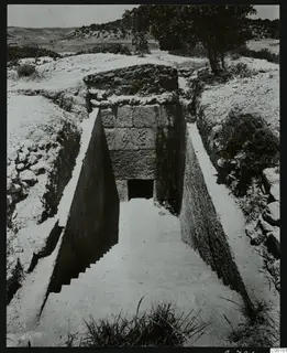 Trachonas T.1 dromos: a stepped passage leading down to the entrance of a rock-cut tomb
